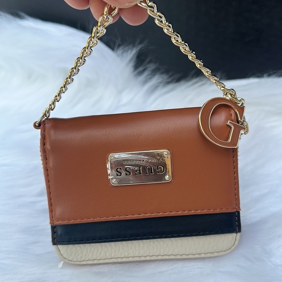 New GUESS Women’s Wallet In BROWN - Picture 1 of 9